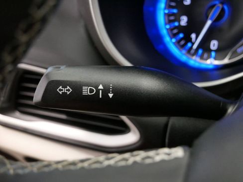 Used 2024 Chrysler Pacifica Touring-L image 28