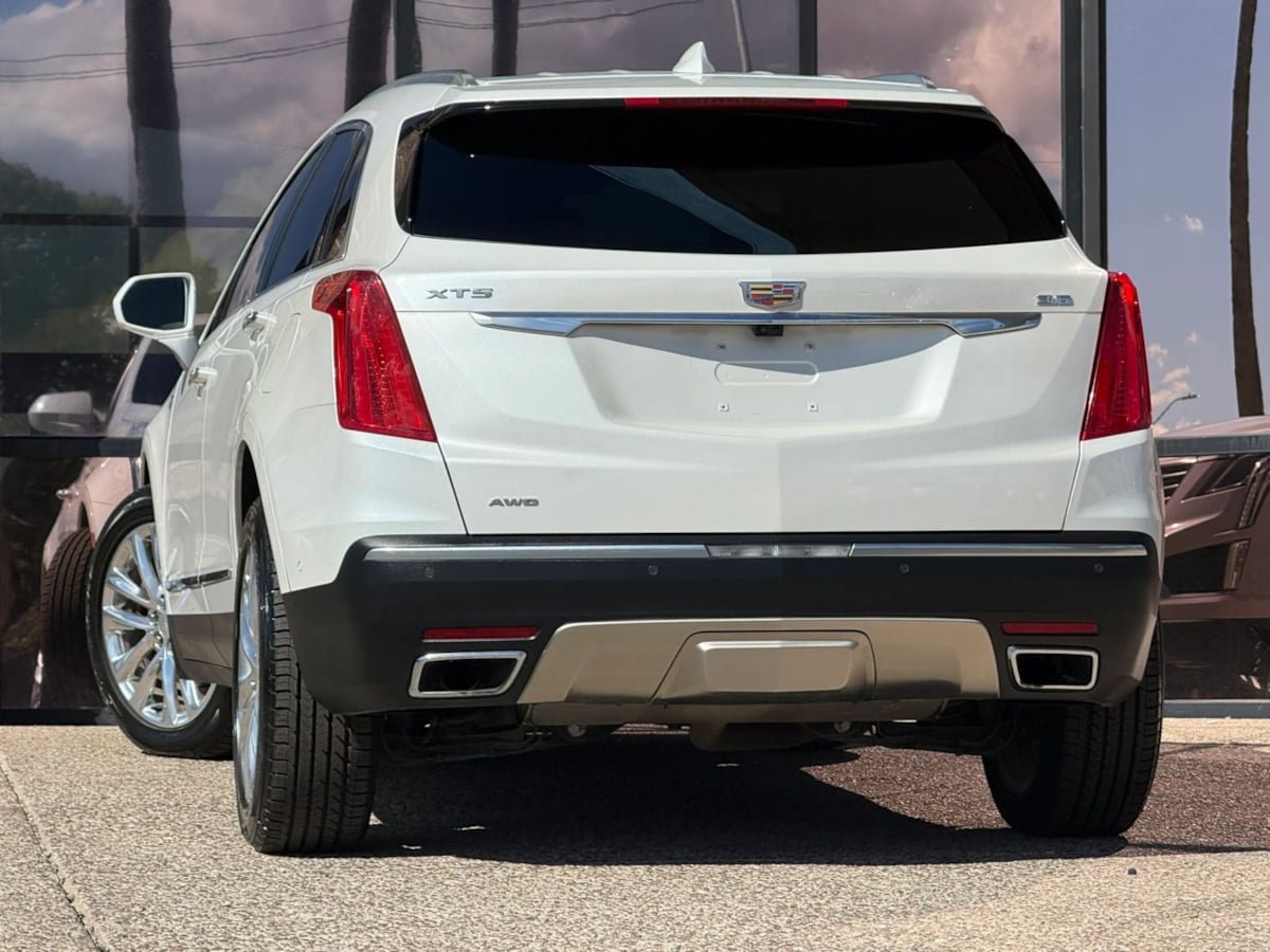 Used 2017 Cadillac XT5 Platinum w/ Driver Assist Package AWD/4WD image 8