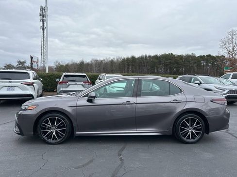 Used 2022 Toyota Camry SE image 8