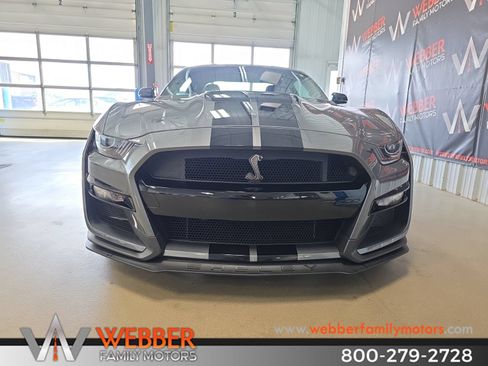 Used 2022 Ford Mustang Shelby GT500 w/ Technology Package RWD image 3