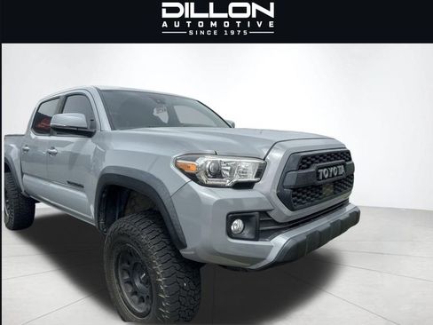 Used 2019 Toyota Tacoma TRD Off-Road AWD/4WD image 4