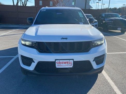 New 2025 Jeep Grand Cherokee Altitude AWD/4WD image 10