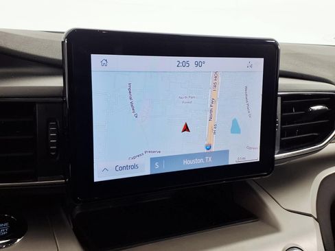 Used 2020 Ford Explorer XLT w/ Equipment Group 202A AWD/4WD image 21