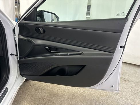 Used 2025 Hyundai Elantra Sport image 23