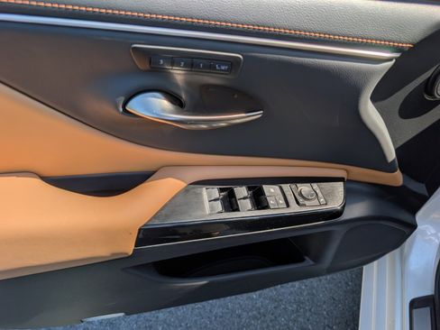 Certified 2025 Lexus ES 350 w/ Premium Package FWD image 19