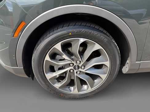 Used 2023 Lincoln Nautilus Reserve w/ Luxury Package AWD/4WD image 9