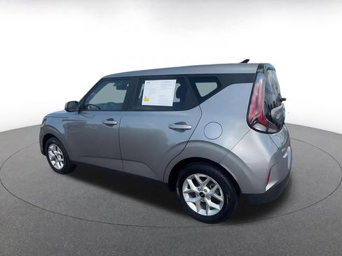 Used 2025 Kia Soul LX w/ LX Technology Package FWD image 10