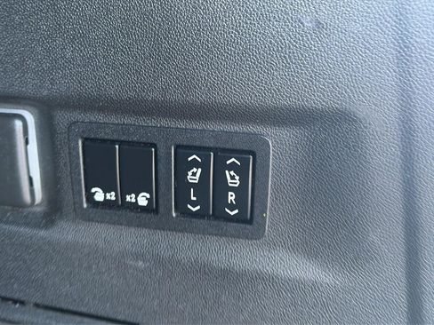 Used 2022 Chevrolet Suburban Premier AWD/4WD image 19