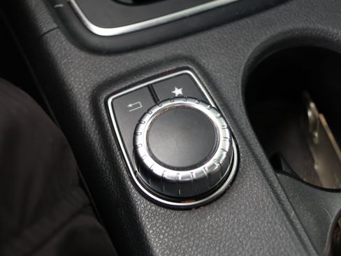 Used 2018 Mercedes-Benz GLA 250 image 30