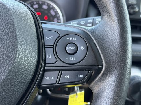 Used 2021 Toyota RAV4 LE FWD image 19