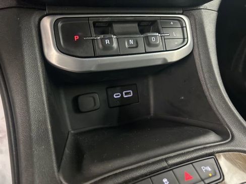Used 2022 GMC Acadia SLE w/ GMC Pro Grade Package AWD/4WD image 21