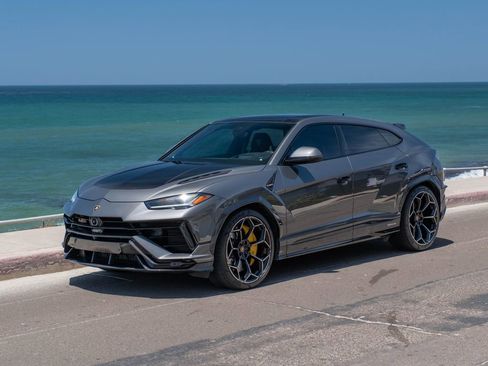 Used 2024 Lamborghini Urus Performante AWD/4WD image 1