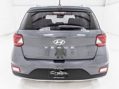 Used 2023 Hyundai Venue SEL FWD image 8