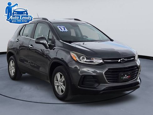 Used 2017 Chevrolet Trax LT w/ LT Convenience Package AWD/4WD image 2