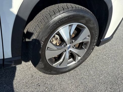 Used 2023 Subaru Ascent Premium w/ Convenience Package image 9