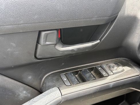 Used 2025 Toyota 4Runner SR5 AWD/4WD image 6