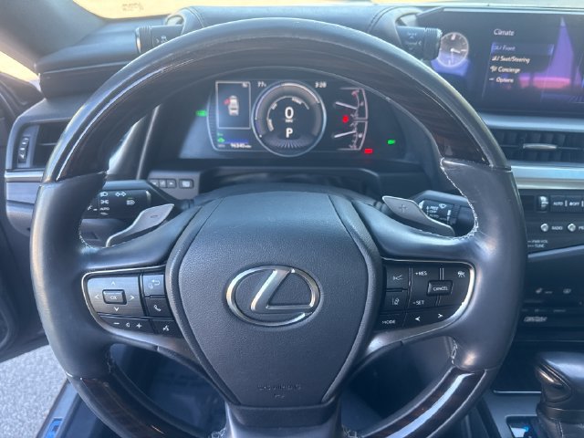 Used 2021 Lexus ES 300h Ultra Luxury w/ Accessory Package FWD image 12