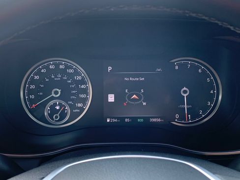Used 2025 Genesis G70 2.5T AWD/4WD image 9