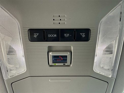 Used 2025 Toyota RAV4 XLE image 23