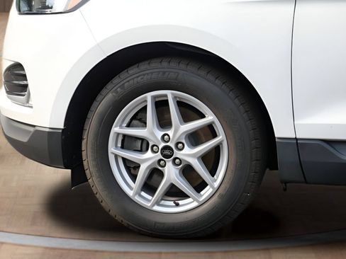 Used 2024 Ford Edge SEL w/ Convenience Package AWD/4WD image 9