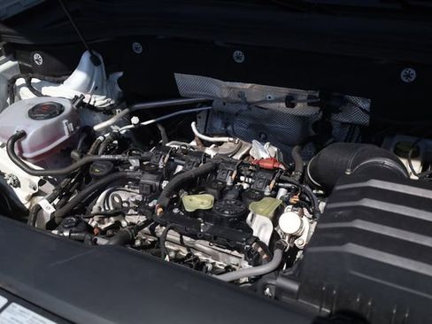 Used 2025 Volkswagen Atlas Cross Sport SE image 8