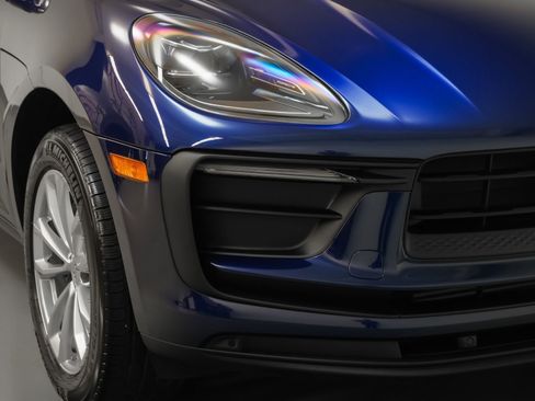 Used 2025 Porsche Macan image 16