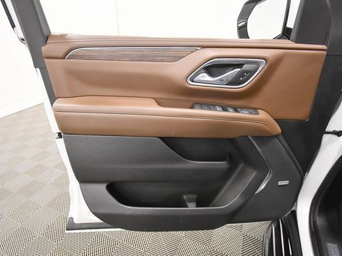 Used 2023 Chevrolet Suburban High Country image 13