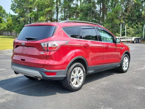 Used 2017 Ford Escape SE w/ Equipment Group 201A FWD image 6