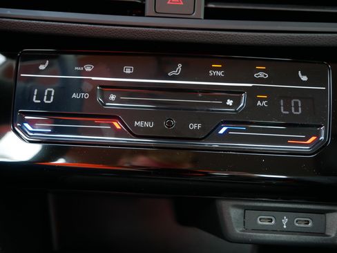 New 2025 Volkswagen Jetta SE image 9