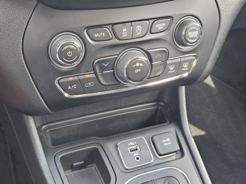 Used 2021 Jeep Cherokee Latitude Lux image 20