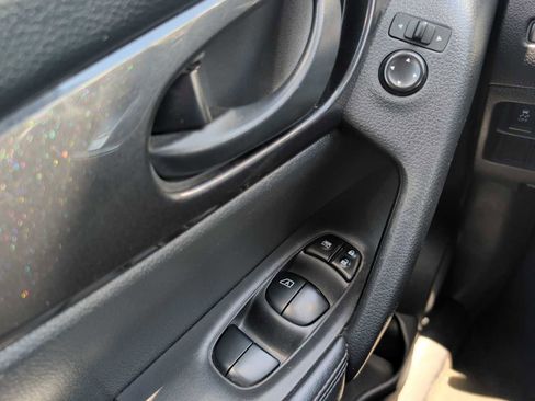 Used 2020 Nissan Rogue S FWD image 14