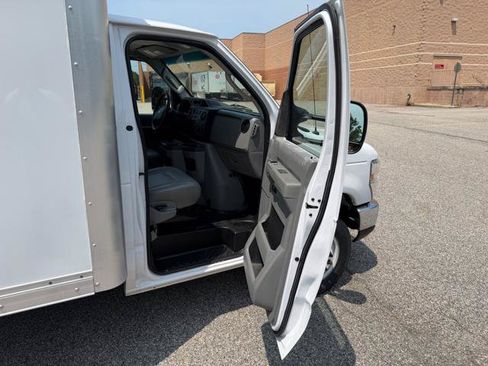 Used 2018 Ford E-350 and Econoline 350 Super Duty w/ Power Windows & Locks Group RWD image 17