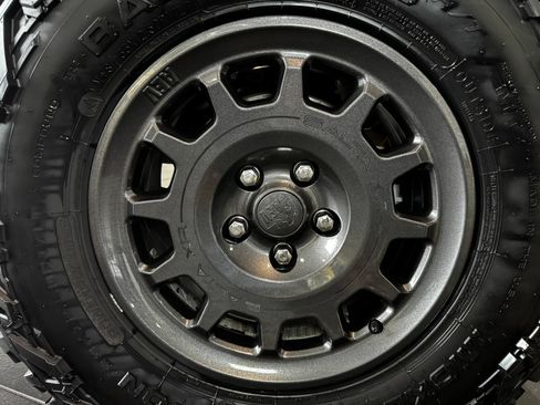 Used 2023 Jeep Wrangler Sport AWD/4WD image 34