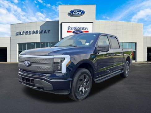 Used 2024 Ford F150 Lightning XLT image 2