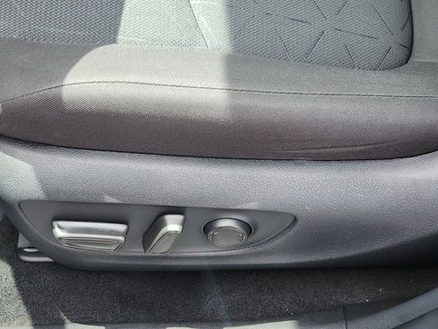 Used 2025 Toyota RAV4 XLE AWD/4WD image 21