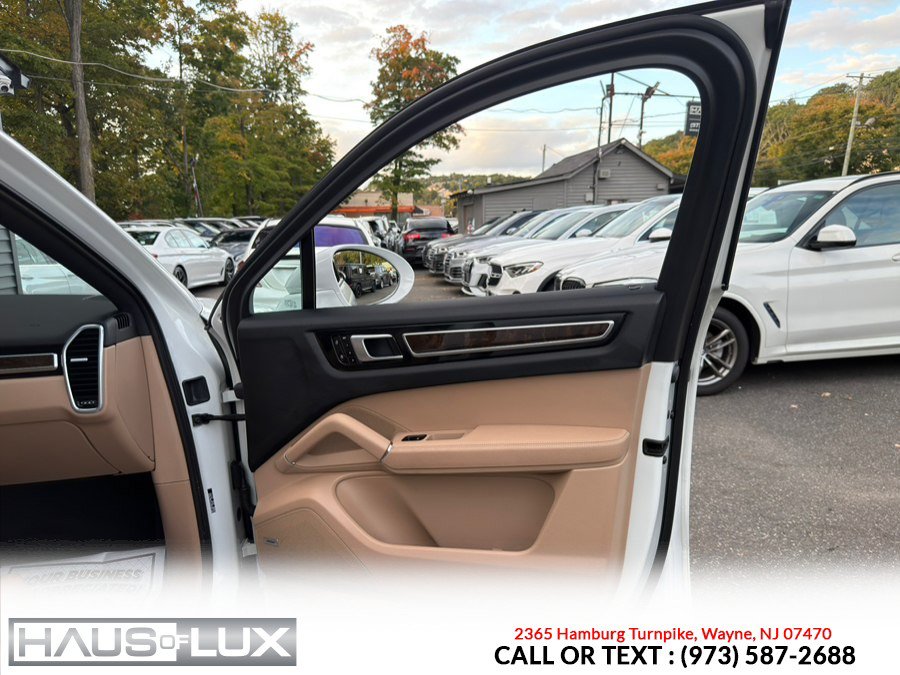 Used 2020 Porsche Cayenne AWD/4WD image 19