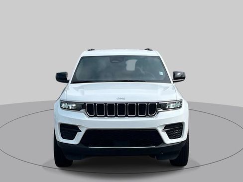 Used 2025 Jeep Grand Cherokee Laredo w/ Luxury Tech Group I RWD image 9