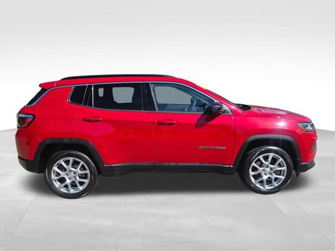 Used 2023 Jeep Compass Latitude AWD/4WD image 8