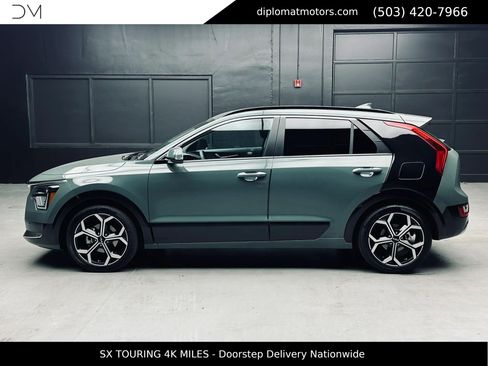 Used 2023 Kia Niro SX Touring FWD image 4