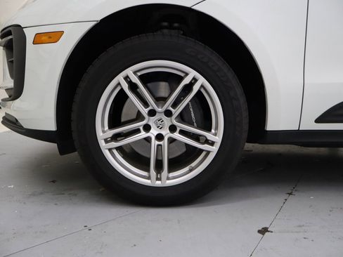 Used 2024 Porsche Macan image 12