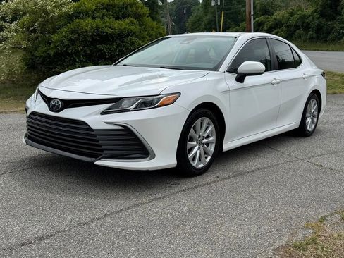 Used 2022 Toyota Camry LE FWD image 9