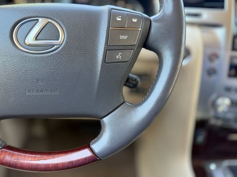 Used 2013 Lexus LX 570 4WD w/ Luxury Pkg image 27