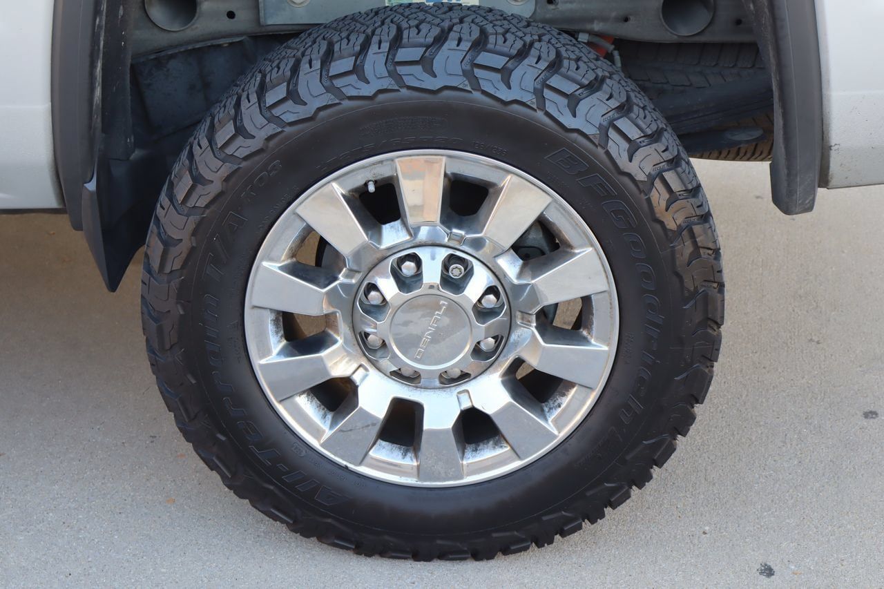 Used 2018 GMC Sierra 2500 Denali w/ Duramax Plus Package AWD/4WD image 29