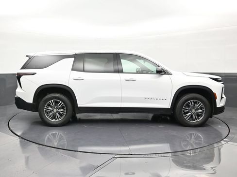 Used 2024 Chevrolet Traverse LS FWD image 6