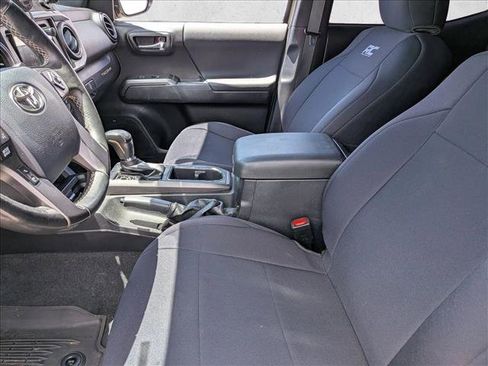 Used 2017 Toyota Tacoma TRD Off-Road AWD/4WD image 14