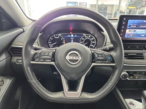 Used 2024 Nissan Altima 2.5 SV w/ SV Premium Package FWD image 11