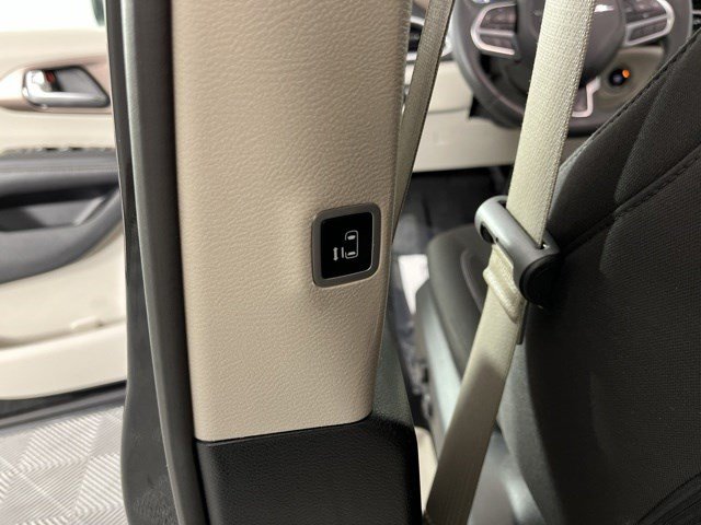 Used 2023 Chrysler Voyager LX FWD image 39
