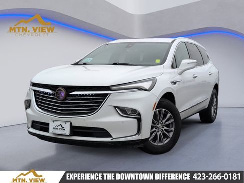 Used 2023 Buick Enclave Essence image 1