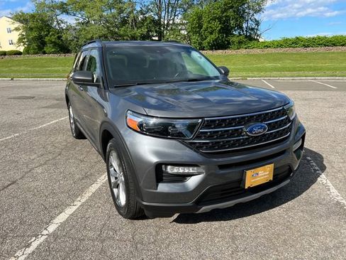 Certified 2023 Ford Explorer XLT w/ Equipment Group 202A AWD/4WD image 2