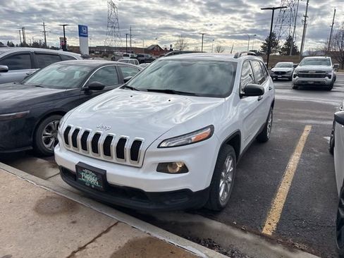 Used 2016 Jeep Cherokee Sport image 1